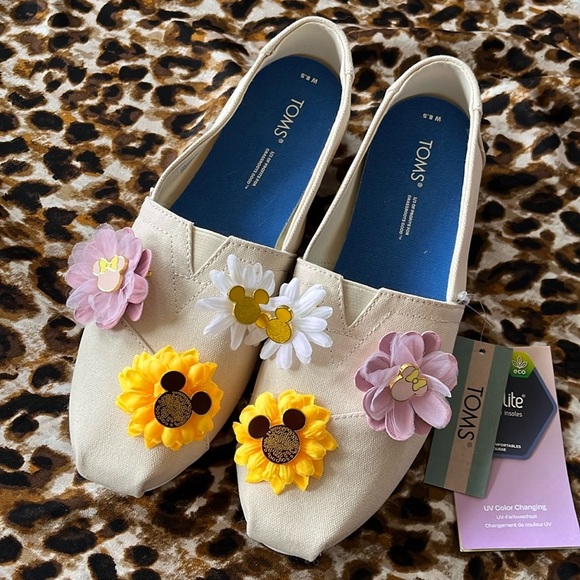 Brand New TOMS Custom Disney Parks Floral Slip On Flats Casual UV Color Changing - Picture 1 of 16